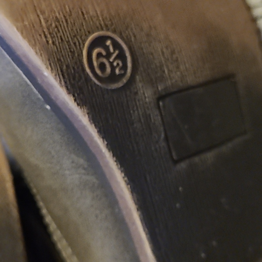 Boots - Picture 6 of 8